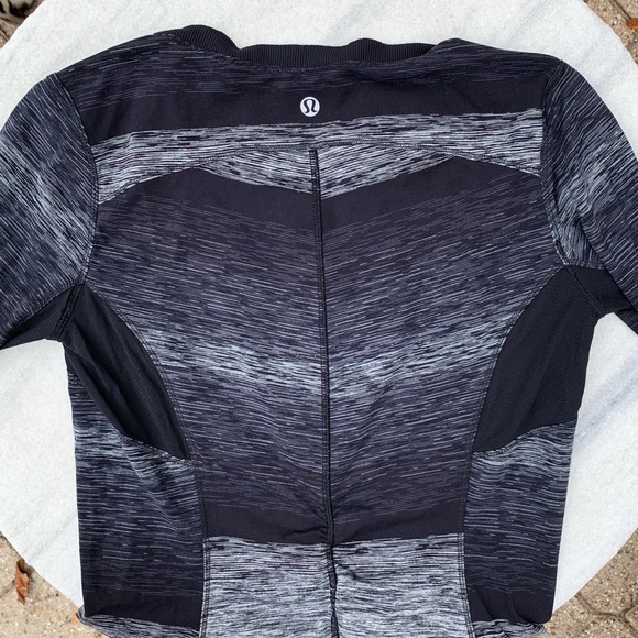 lululemon longleeve gray/black top - Picture 3 of 6
